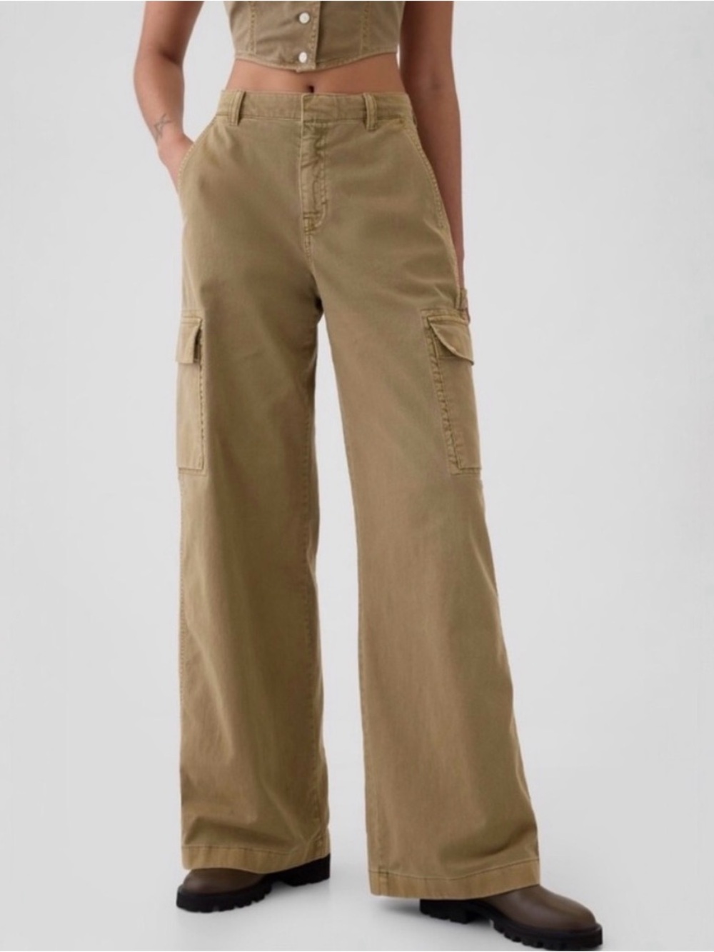 Gap Mid-rise Cargo Baggy Khaki | Wide Leg Cargo Pants in Khaki
